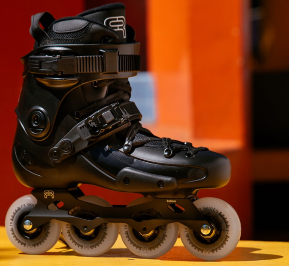 FR2 inline skate with 80 mm wheels in sideview